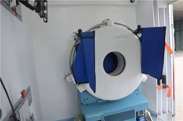 時間就是生命 依維柯New Daily改裝國內(nèi)首臺移動CT腦卒中救護(hù)車